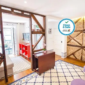 Typical Bairro Alto Apartamento